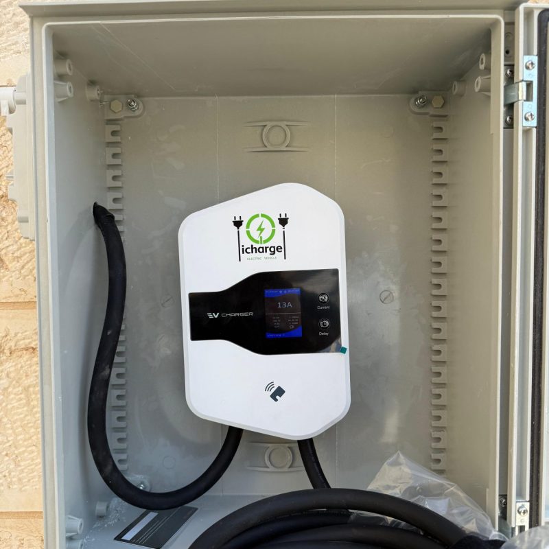 פרויקט התקנת עמדת טעינה AC 22kw כולל תשתית פיצול מונה והרמת משתלבות