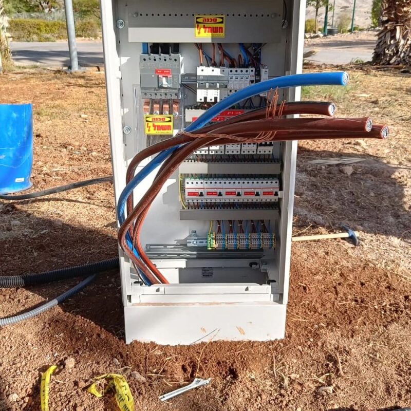 התקנת עמדות טעינה לרכב חשמלי - פרויקט קיבוץ נערן